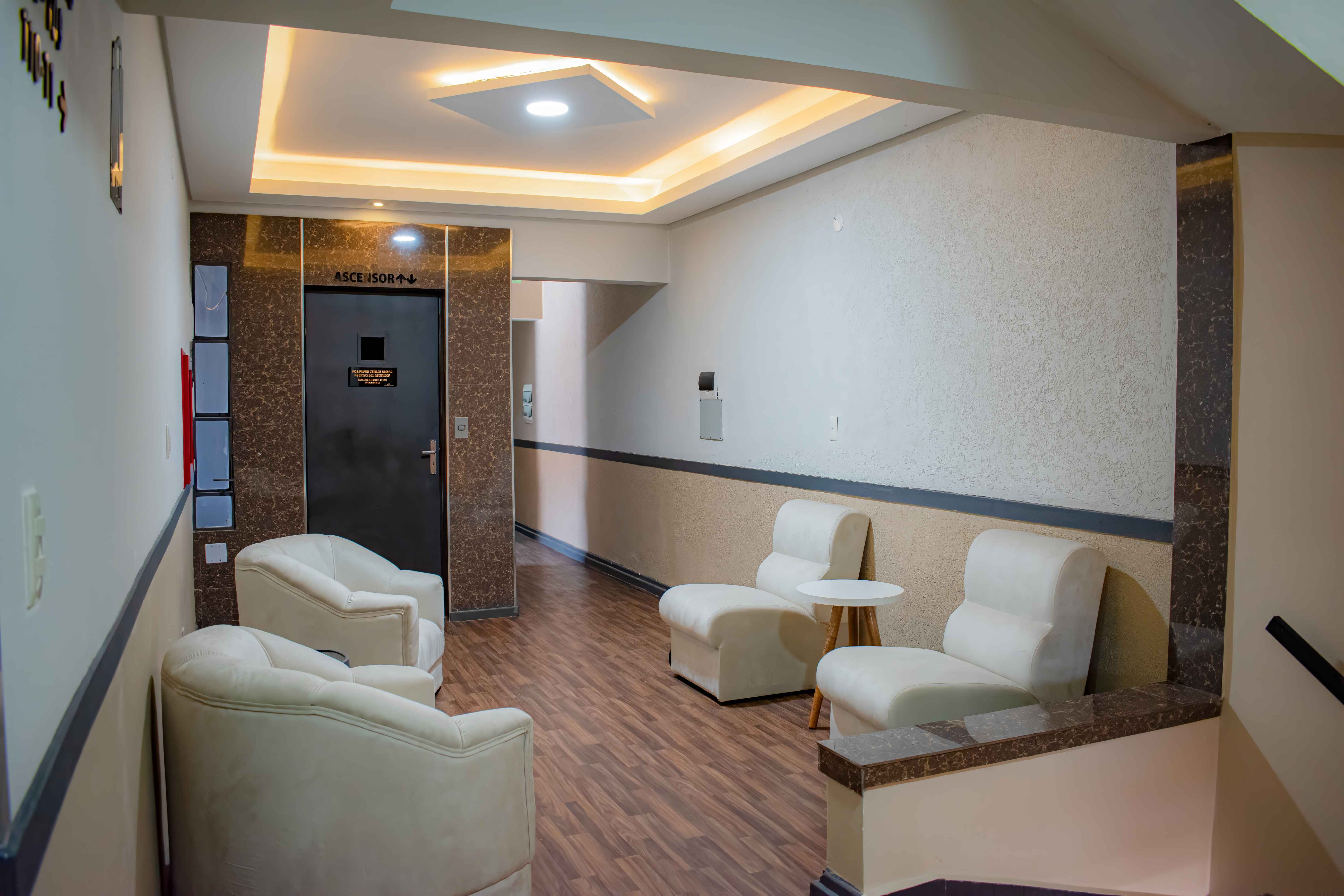 Sala de estar con ascensor